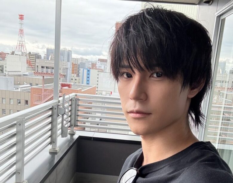 仮面ライダーガヴ・大統領役の舟木健って誰?出身高校や彼女を調査!