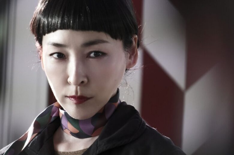 麻生 久美子:漆原冴子 役