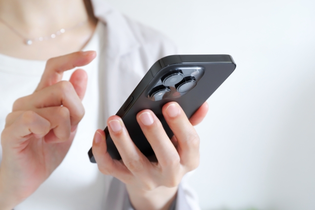 映画『おそ松さん 人類クズ化計画!!!!!?』完成披露試写会の応募方法は？